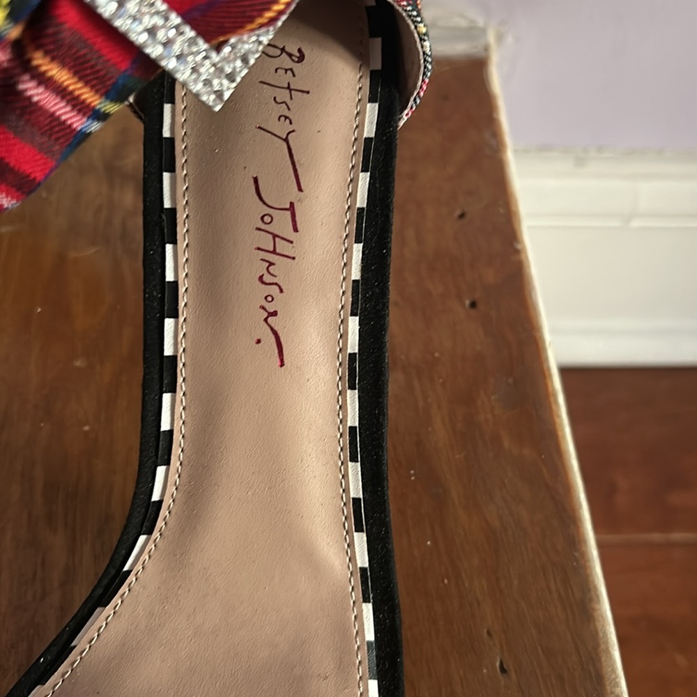 Betsey Johnson Sz 11 red plaid heels with rhinestone buckle - Picture 5 of 8
